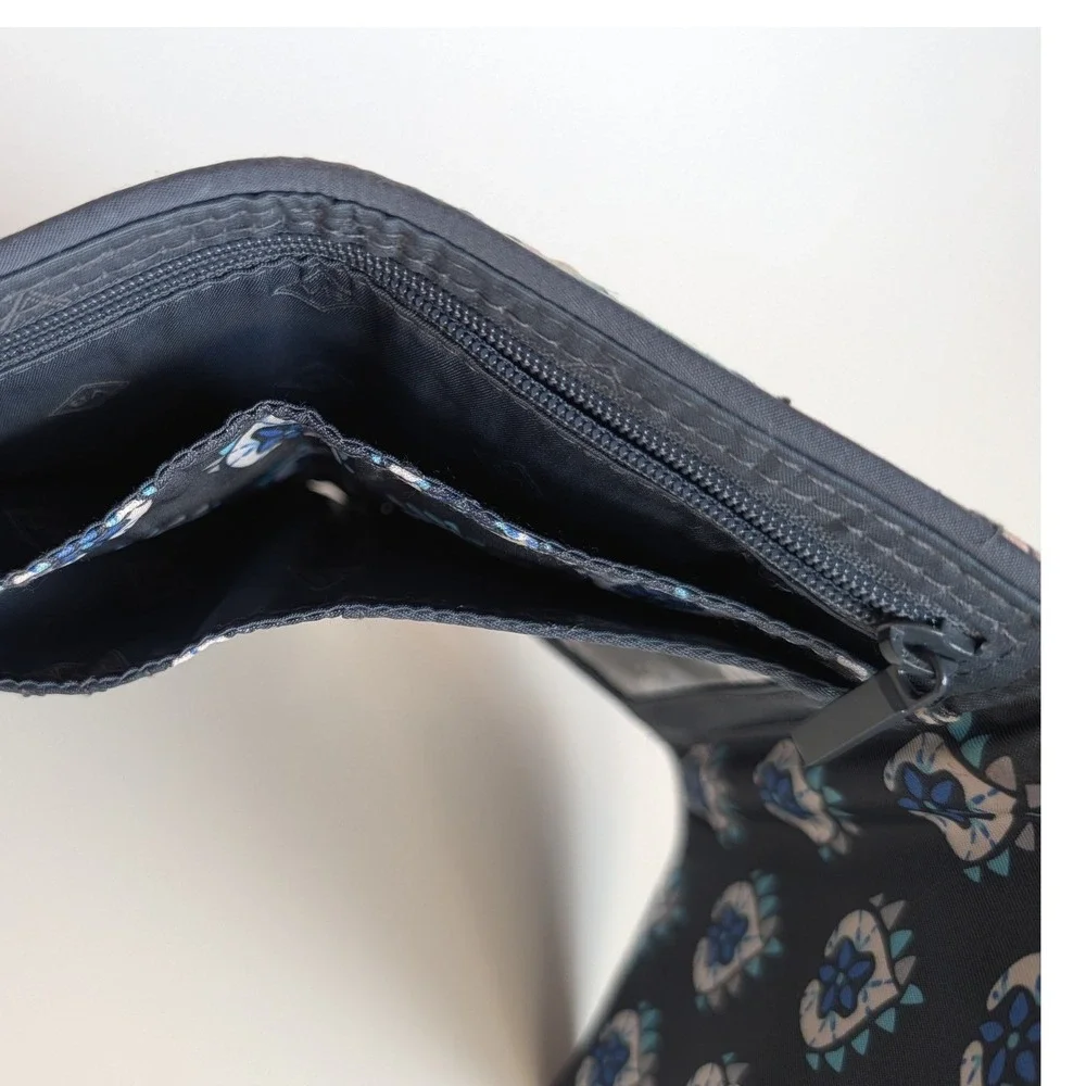 Vera Bradley Quilted Pretty Posies Floral Zip Around Trifold Wallet Navy Blue - Picture 6 of 7